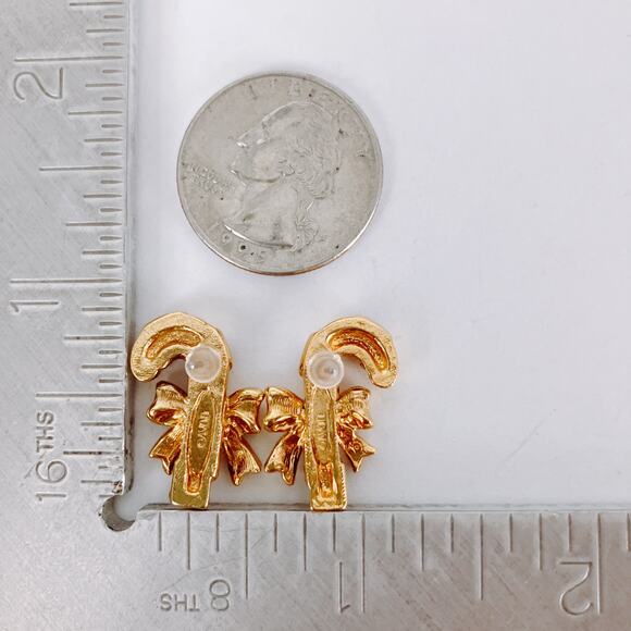VTG Avon Signed Christmas Candy Cane Earrings Gold Tone Red Enamel Green Stone - Picture 9 of 10